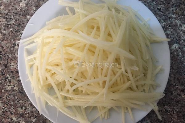 凉拌酸辣土豆丝的做法图解2