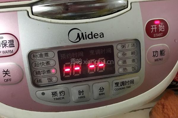 土豆腊肉焖饭的做法图解2