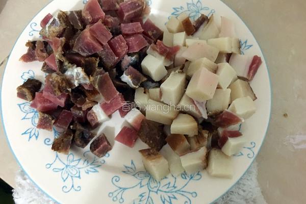 土豆腊肉焖饭的做法图解3