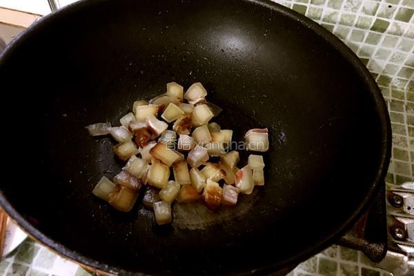 土豆腊肉焖饭的做法图解5