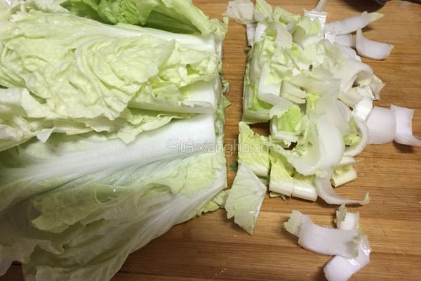 小炒圆白菜的做法图解1