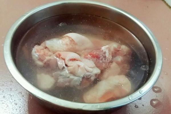 猪蹄花生汤的做法图解4