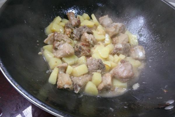 土豆炖排骨的做法图解6