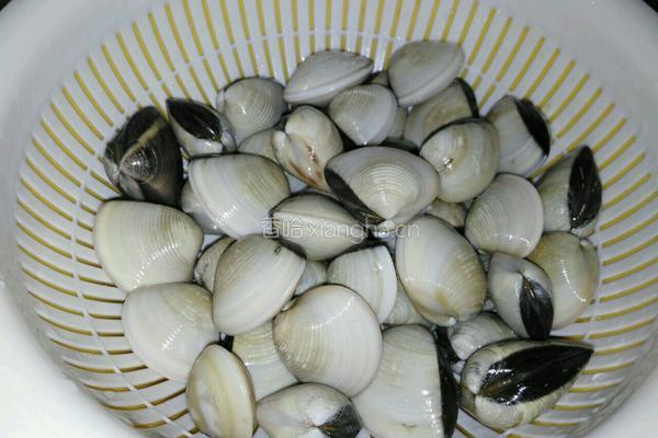 辣炒蚬子的做法图解1