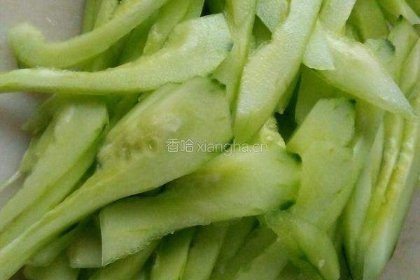 黄瓜炒肉末蛋的做法图解1