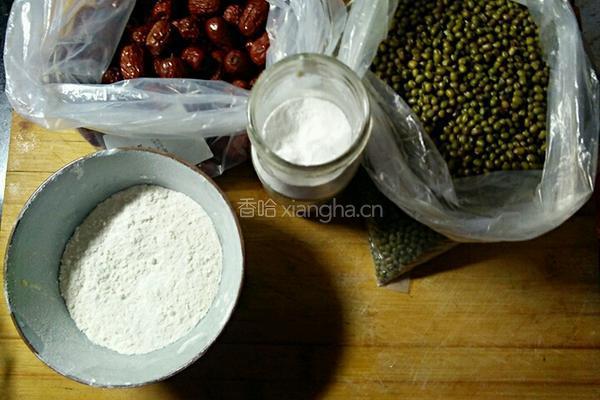 红枣绿豆粥的做法图解1