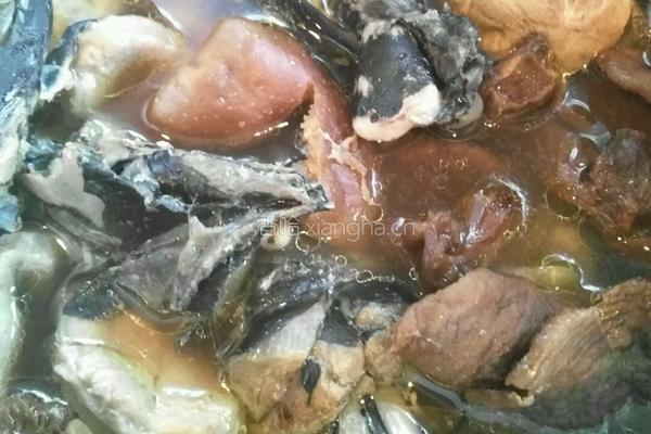 高压锅煮红菇乌鸡汤的做法图解4
