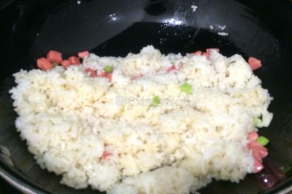 火腿鸡蛋炒饭的做法图解5