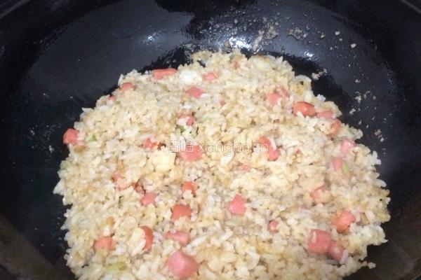 火腿鸡蛋炒饭的做法图解7