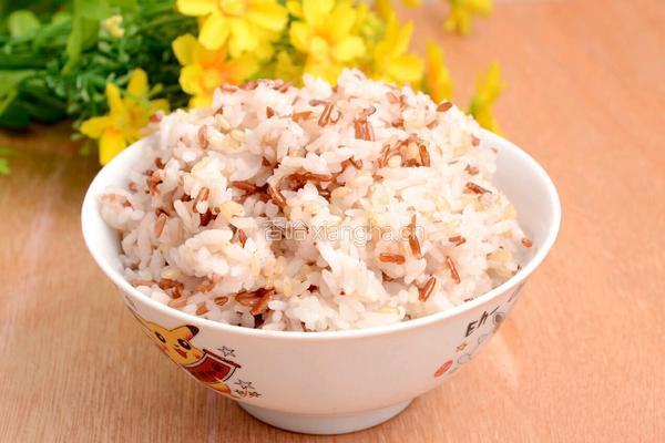 什锦炒杂米饭的做法图解1