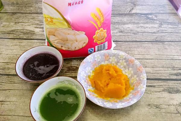 猪肉香菇玉米饺子的做法图解1