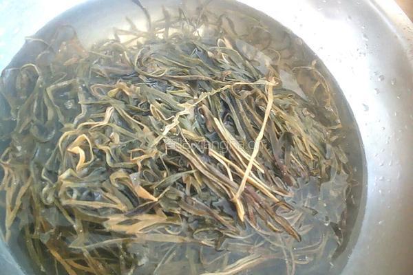 海带炒肉丝的做法图解1