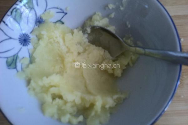 炸土豆丸子的做法图解2