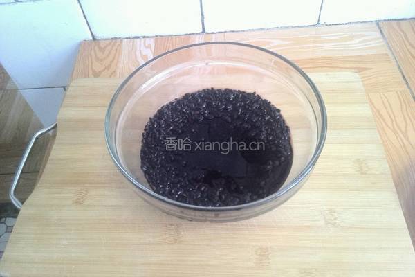 燕麦黑米粥的做法图解1