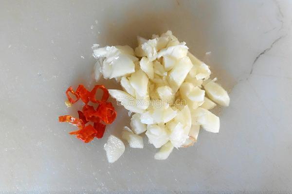 白菜炖肉的做法图解1