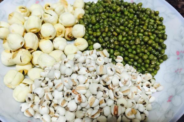 薏米莲子绿豆粥的做法图解1