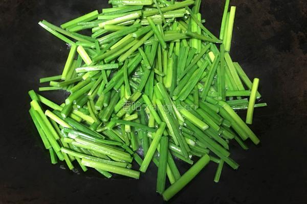 韭苔炒肉的做法图解9