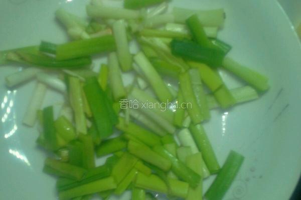 鸡血炒豆腐的做法图解2