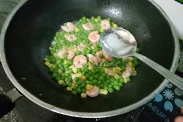 青豆玉米炒虾仁的做法图解6