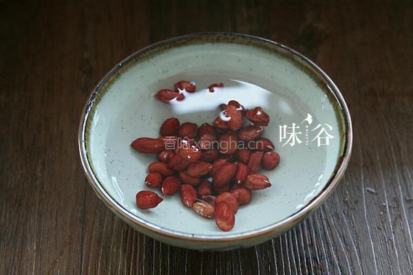 鸡脚花生汤的做法图解2