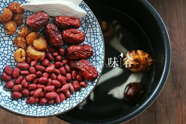 鸡脚花生汤的做法图解5