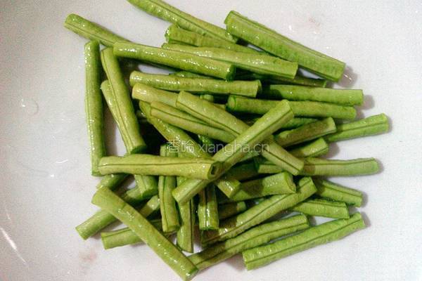 土豆炒豆角的做法图解1