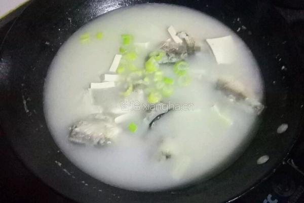 清炖鲫鱼的做法图解4