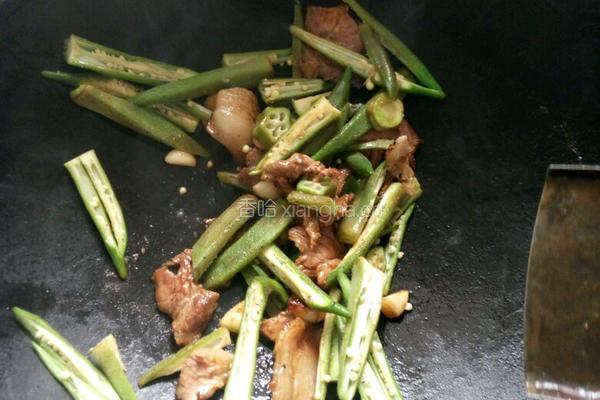 秋葵炒肉片的做法图解3