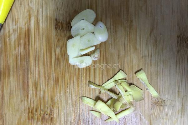 长豆炒肉的做法图解1