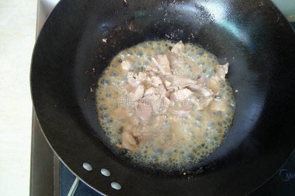 青椒蘑菇炒肉的做法图解4