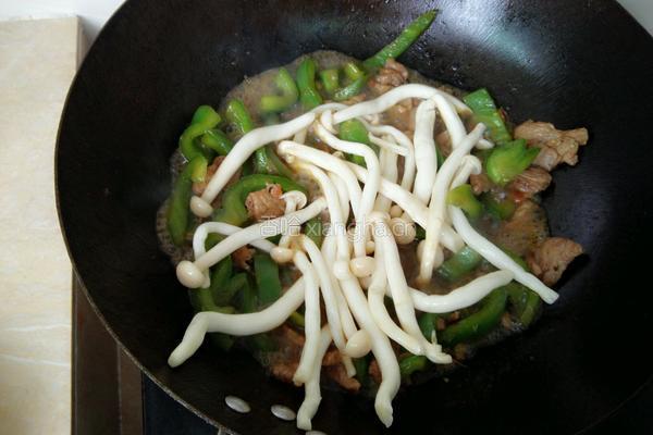青椒蘑菇炒肉的做法图解7