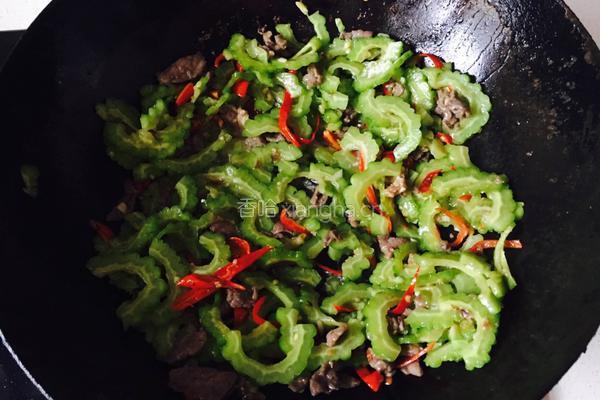 苦瓜炒牛肉的做法图解9