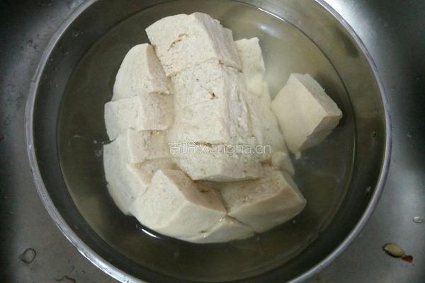 大白菜炖豆腐的做法图解2