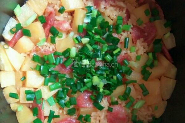 土豆腊肠焖饭的做法图解6