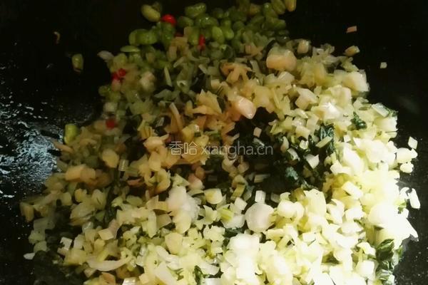 抱腌菜炒毛豆的做法图解6