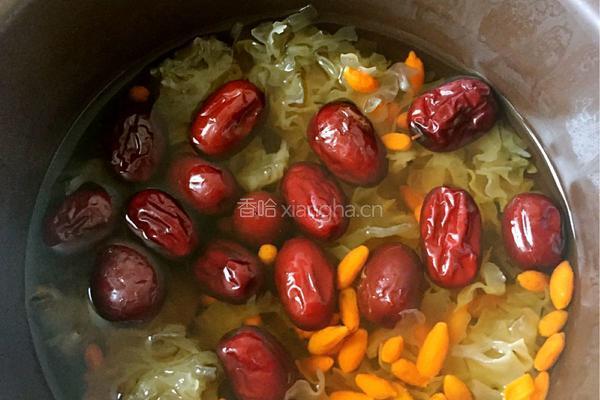 银耳红枣糖水的做法图解3
