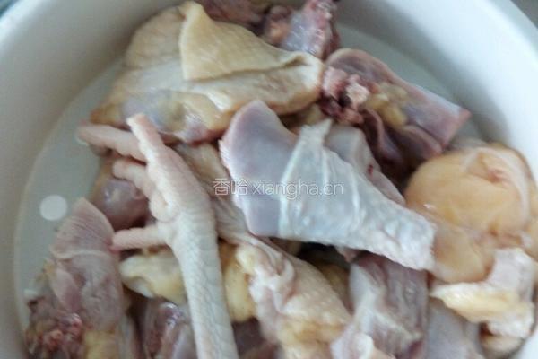 当归红枣炖鸡的做法图解2