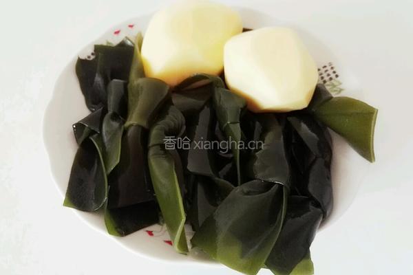 海带烧土豆的做法图解1