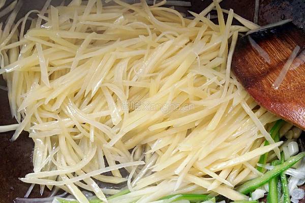青椒土豆絲的做法图解4