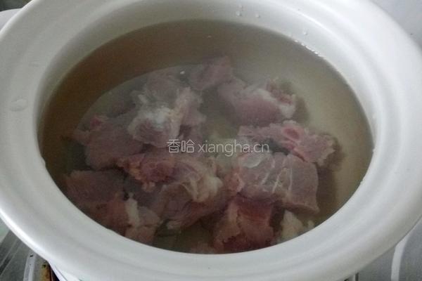 玉米胡萝卜排骨汤的做法图解3