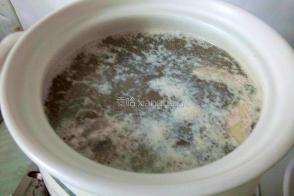 玉米胡萝卜排骨汤的做法图解6