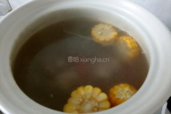 玉米胡萝卜排骨汤的做法图解7