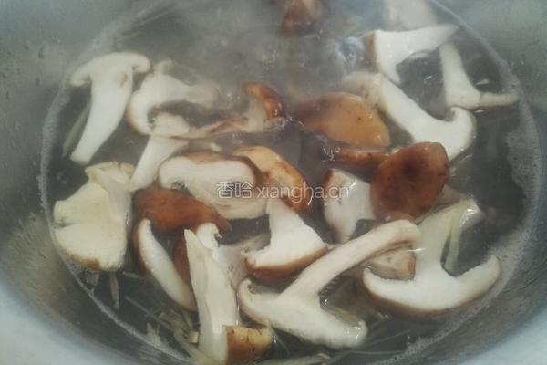 花甲香菇汤的做法图解5