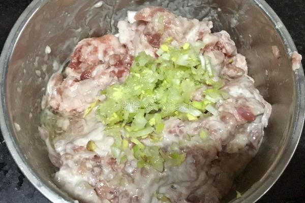 西红柿肉丸汤的做法图解3
