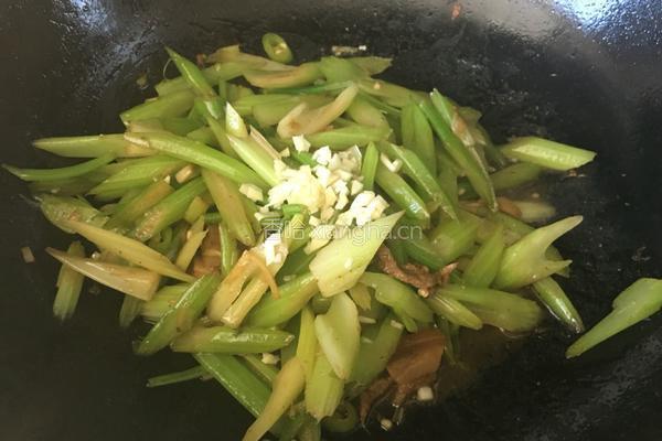 清炒芹菜的做法图解6