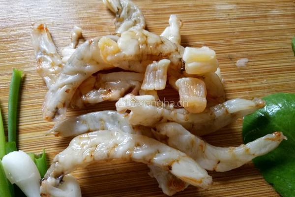 海虾干瑶柱瘦肉面条汤的做法图解2
