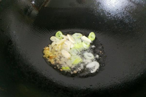 青椒炒素鸡的做法图解3