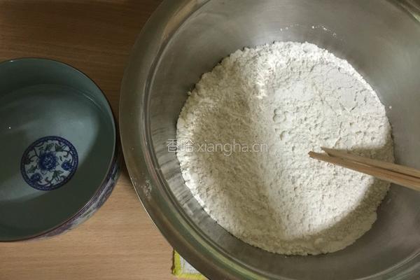 猪肉豆角水饺的做法图解1