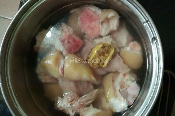 花生猪脚汤的做法图解2