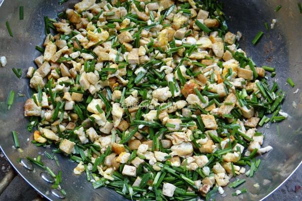 韭菜鸡蛋豆腐包子的做法图解6